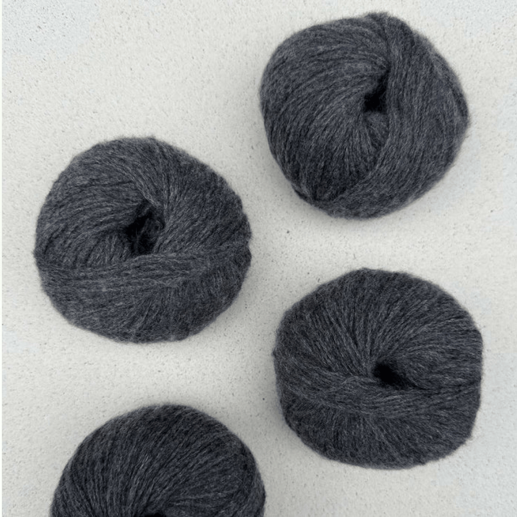 Pascuali Cashmere 6/28 - 02 - Coal 4260448877459 | Yarn at Michigan Fine Yarns